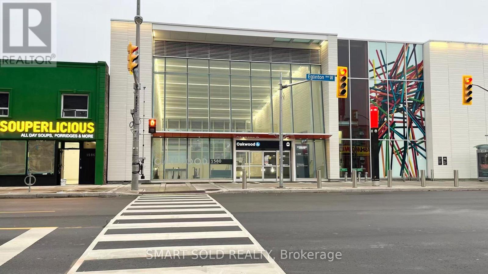 Main Flr + Bsmt - 1592 Eglinton Avenue W Property Photo 4