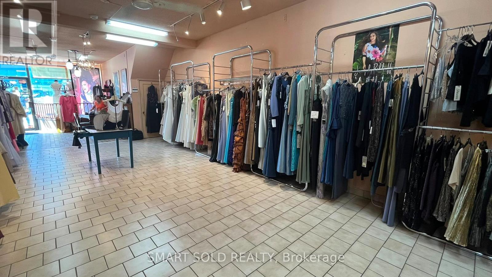 Main Flr + Bsmt - 1592 Eglinton Avenue W Property Photo 6