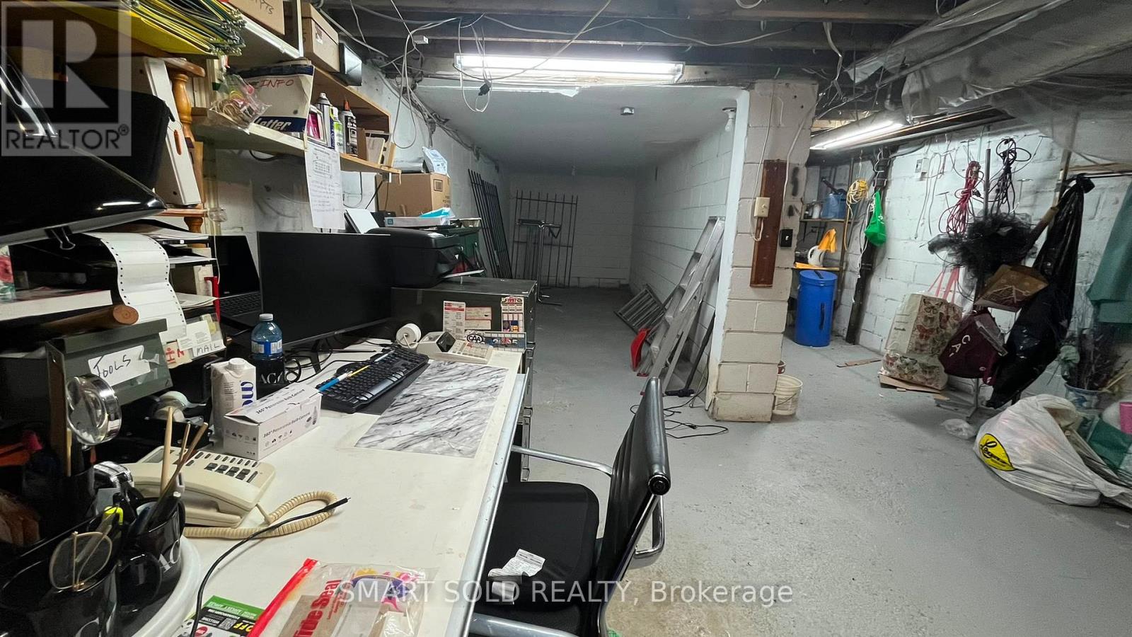 Main Flr + Bsmt - 1592 Eglinton Avenue W Property Photo 9