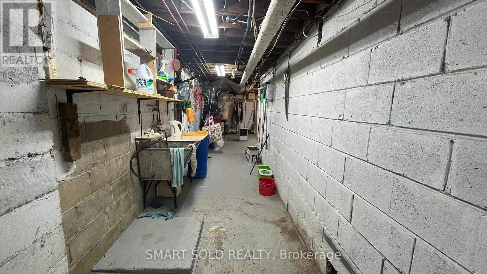 Main Flr + Bsmt - 1592 Eglinton Avenue W Property Photo 11