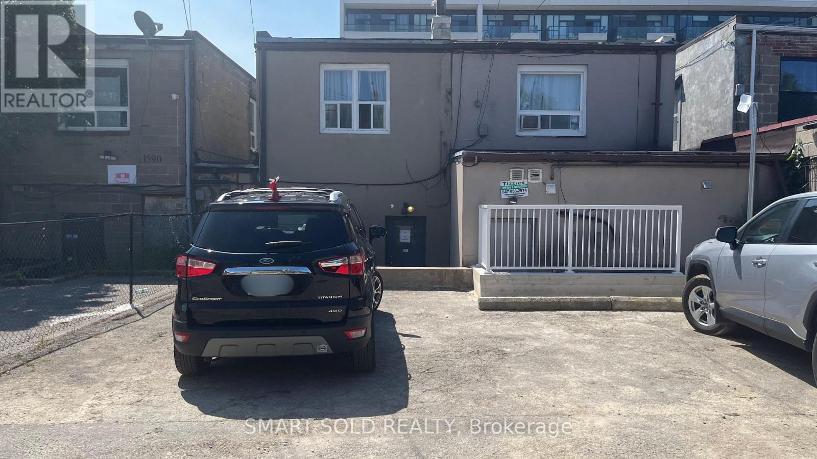 Main Flr + Bsmt - 1592 Eglinton Avenue W Property Photo 15