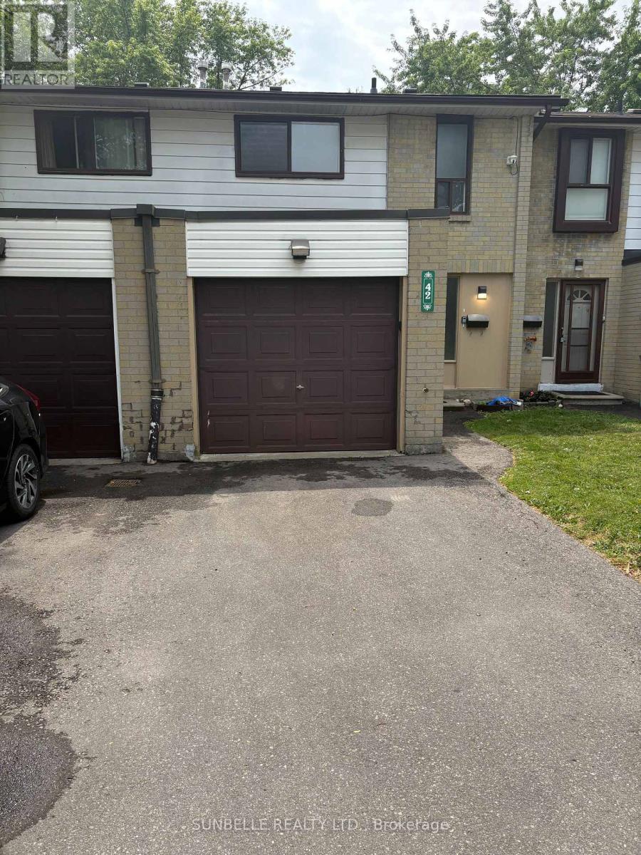 42 FLEETWOOD CRESCENT
