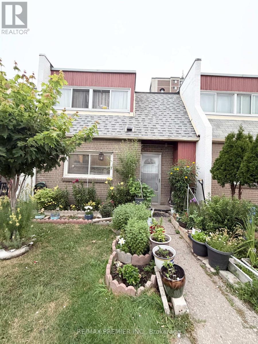 52 - 2901 JANE STREET Property Photo 1