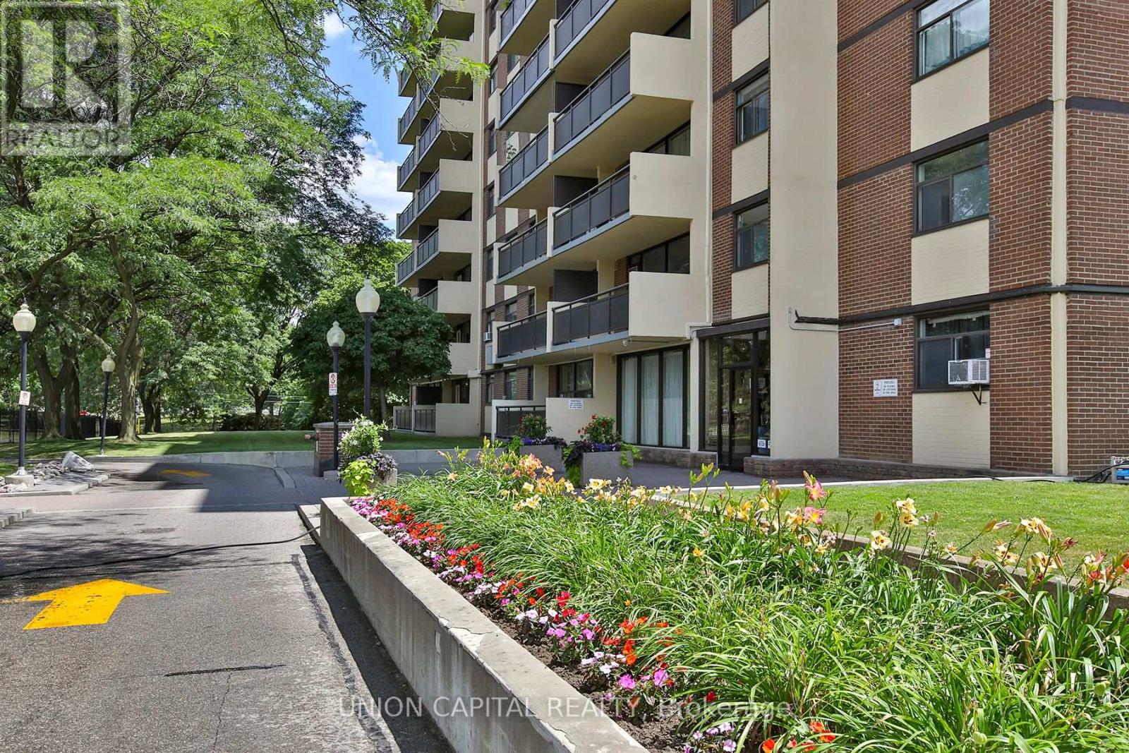 711 - 5 FRITH ROAD Property Photo 1