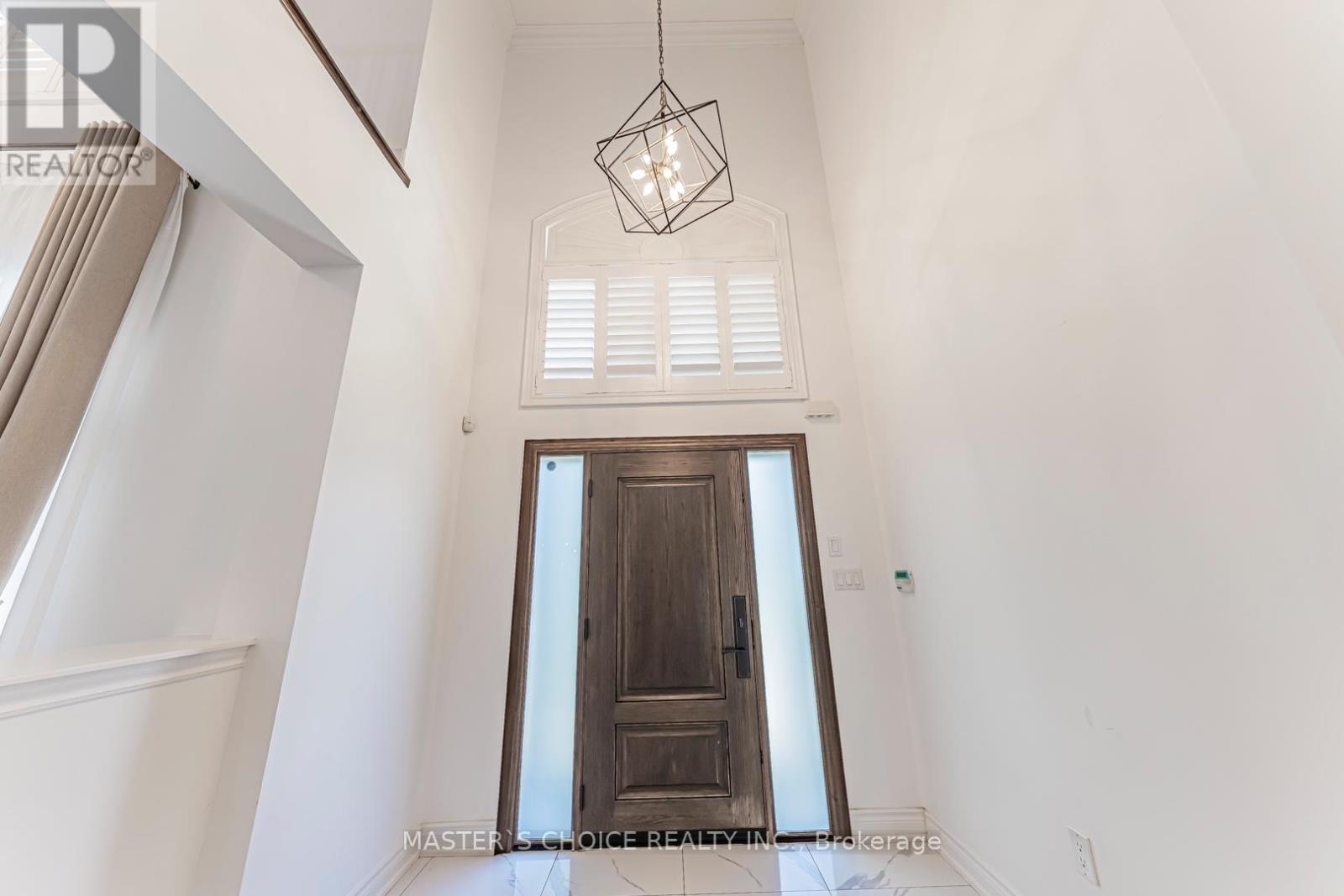 2357 Rideau Drive Property Photo 2