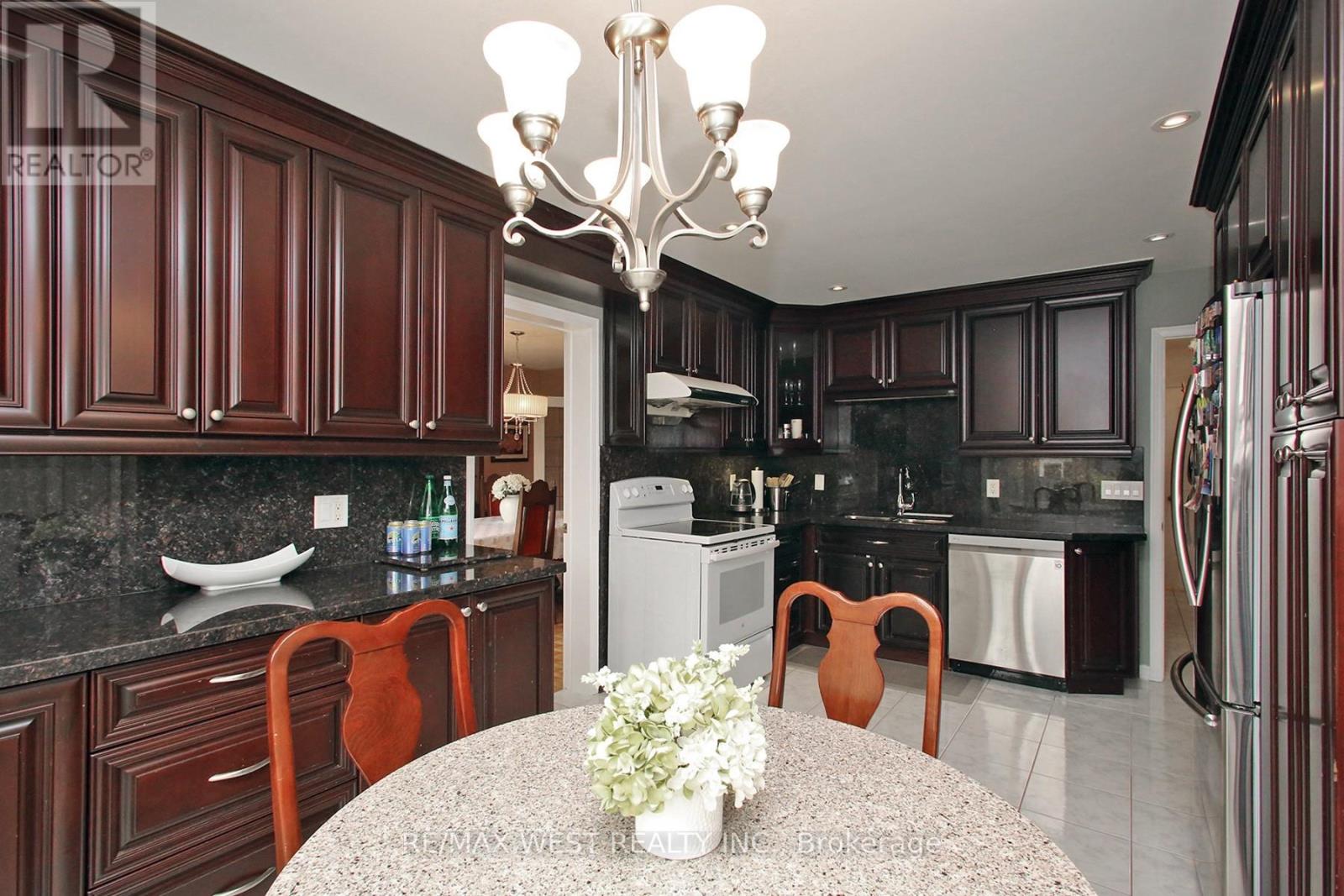 540 Louis Drive Property Photo 13