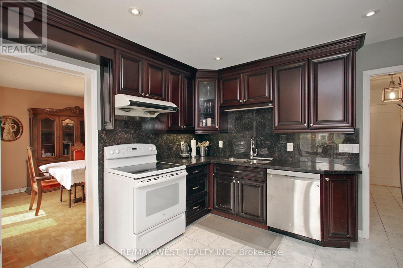 540 Louis Drive Property Photo 14