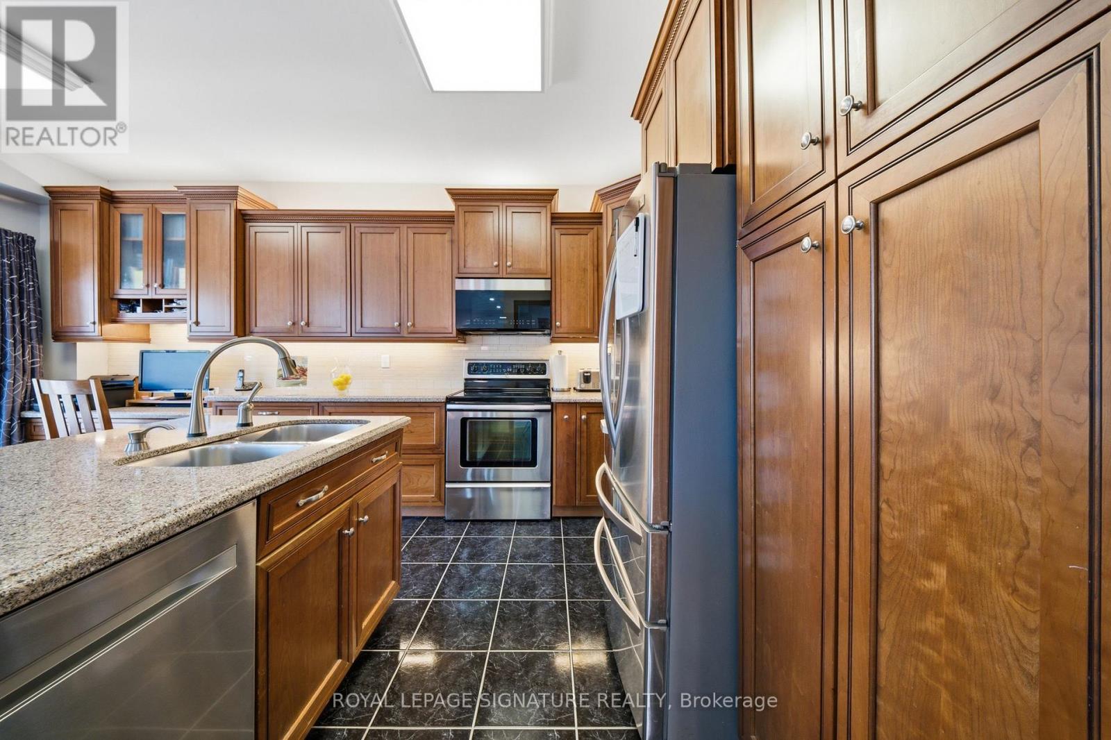79 Twin Willow Crescent E Property Photo 12