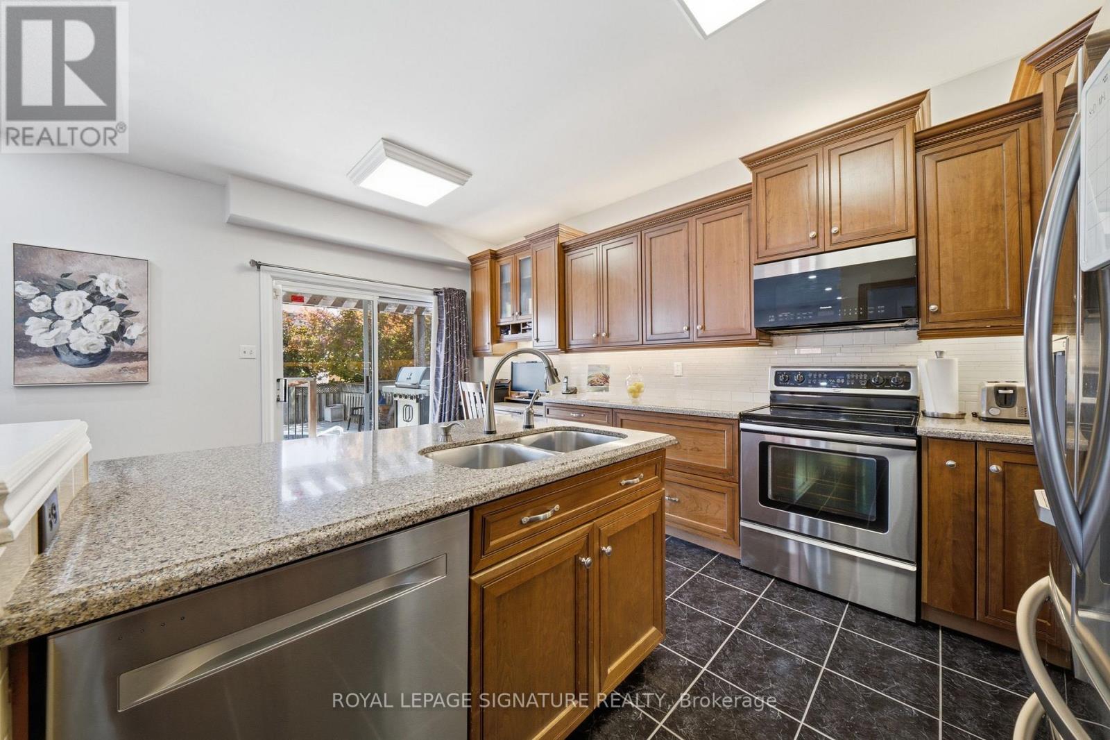 79 Twin Willow Crescent E Property Photo 16