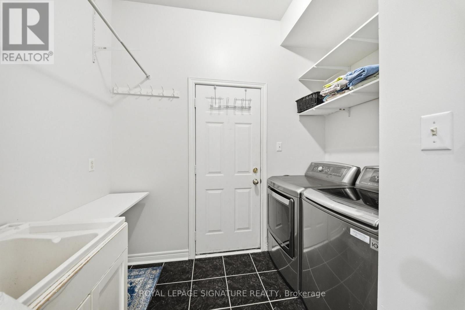 79 Twin Willow Crescent E Property Photo 20