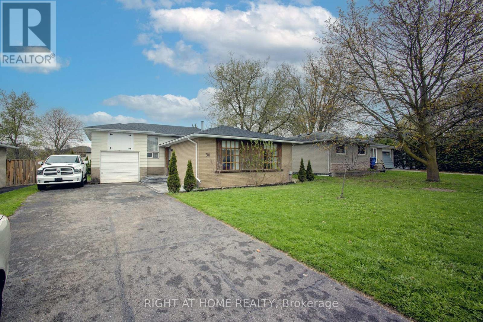 30 PARKVIEW DRIVE Property Photo 1