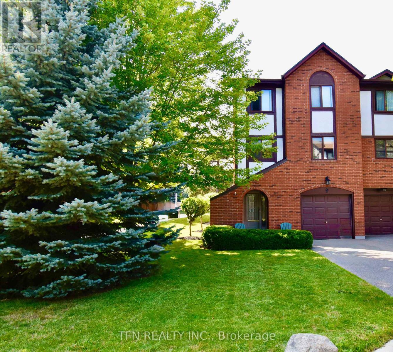 9 - 4165 Fieldgate Drive Property Photo 1