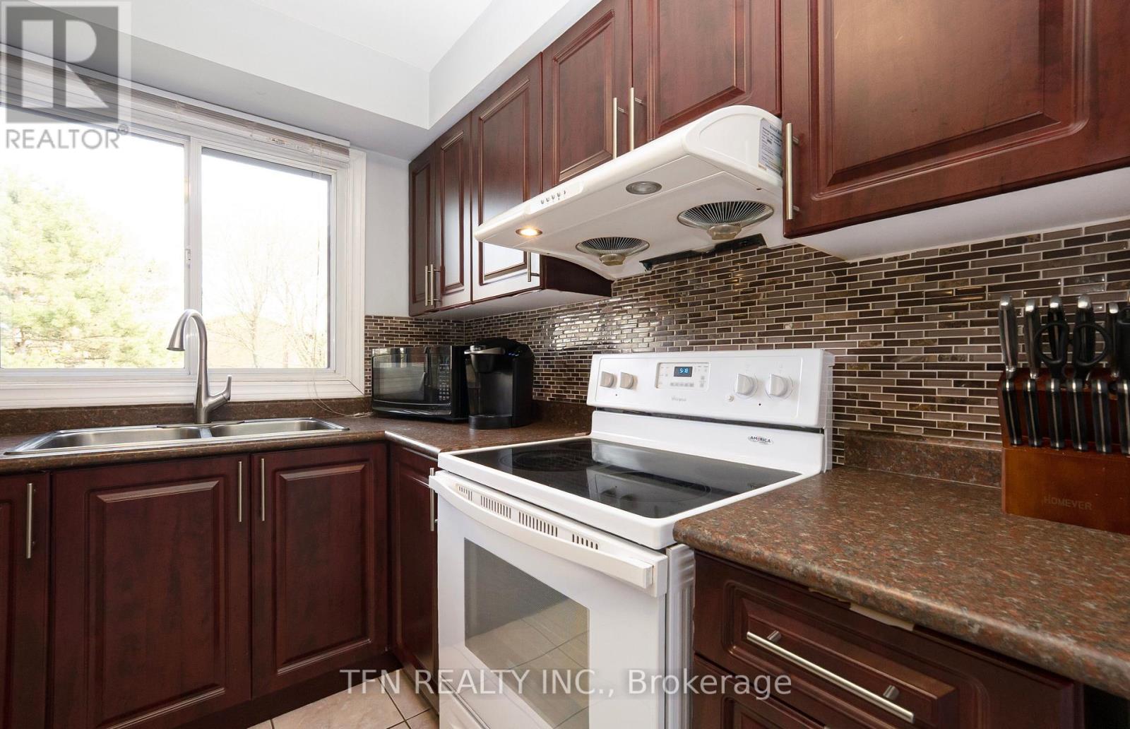 9 - 4165 Fieldgate Drive Property Photo 10