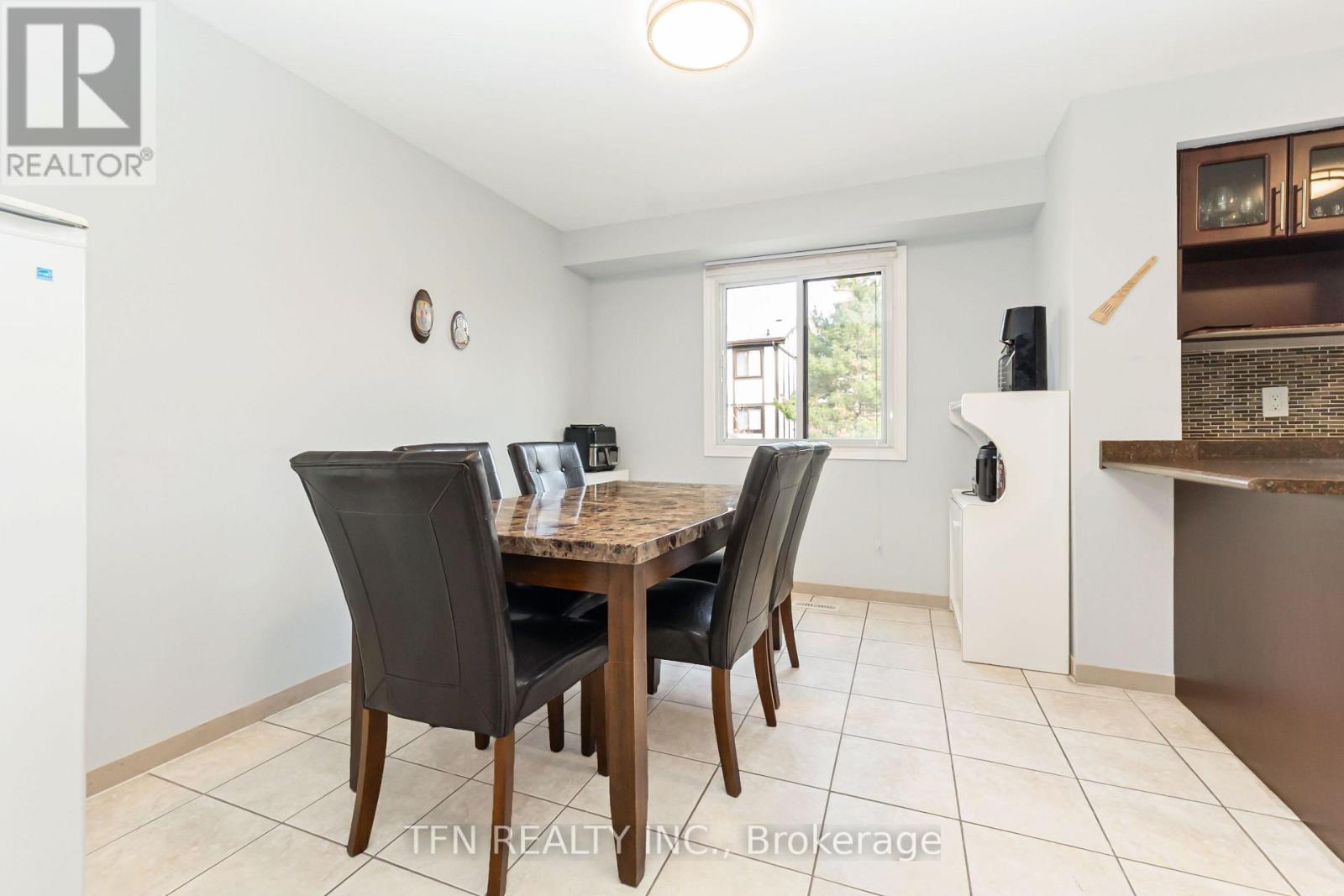 9 - 4165 Fieldgate Drive Property Photo 11
