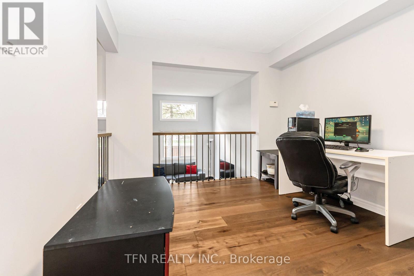 9 - 4165 Fieldgate Drive Property Photo 13