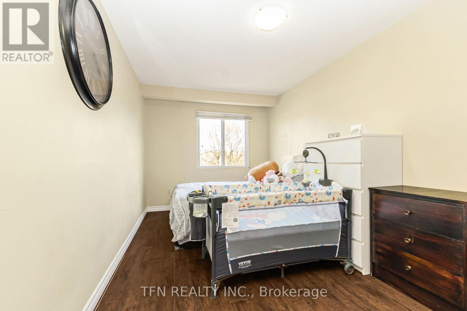 9 - 4165 Fieldgate Drive Property Photo 14