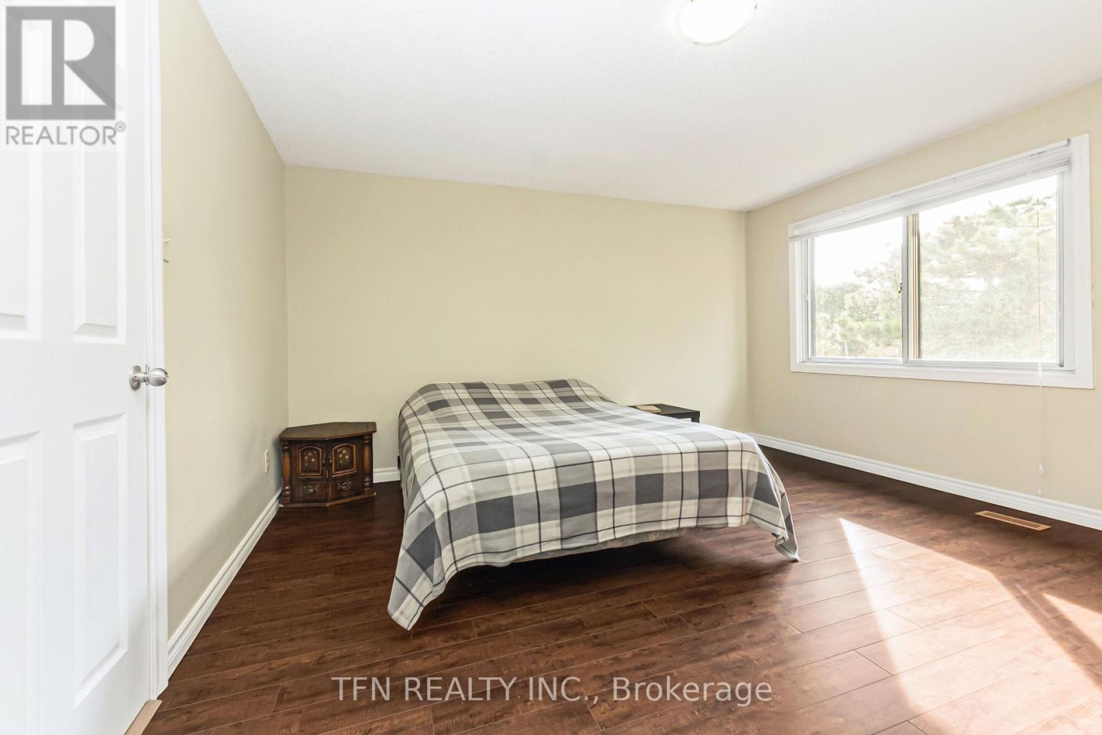 9 - 4165 Fieldgate Drive Property Photo 15