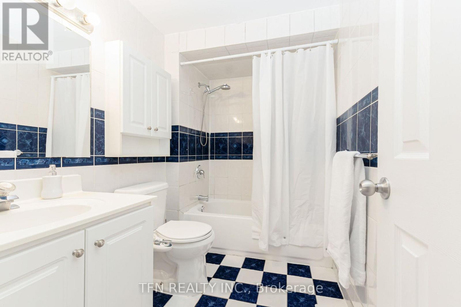 9 - 4165 Fieldgate Drive Property Photo 18