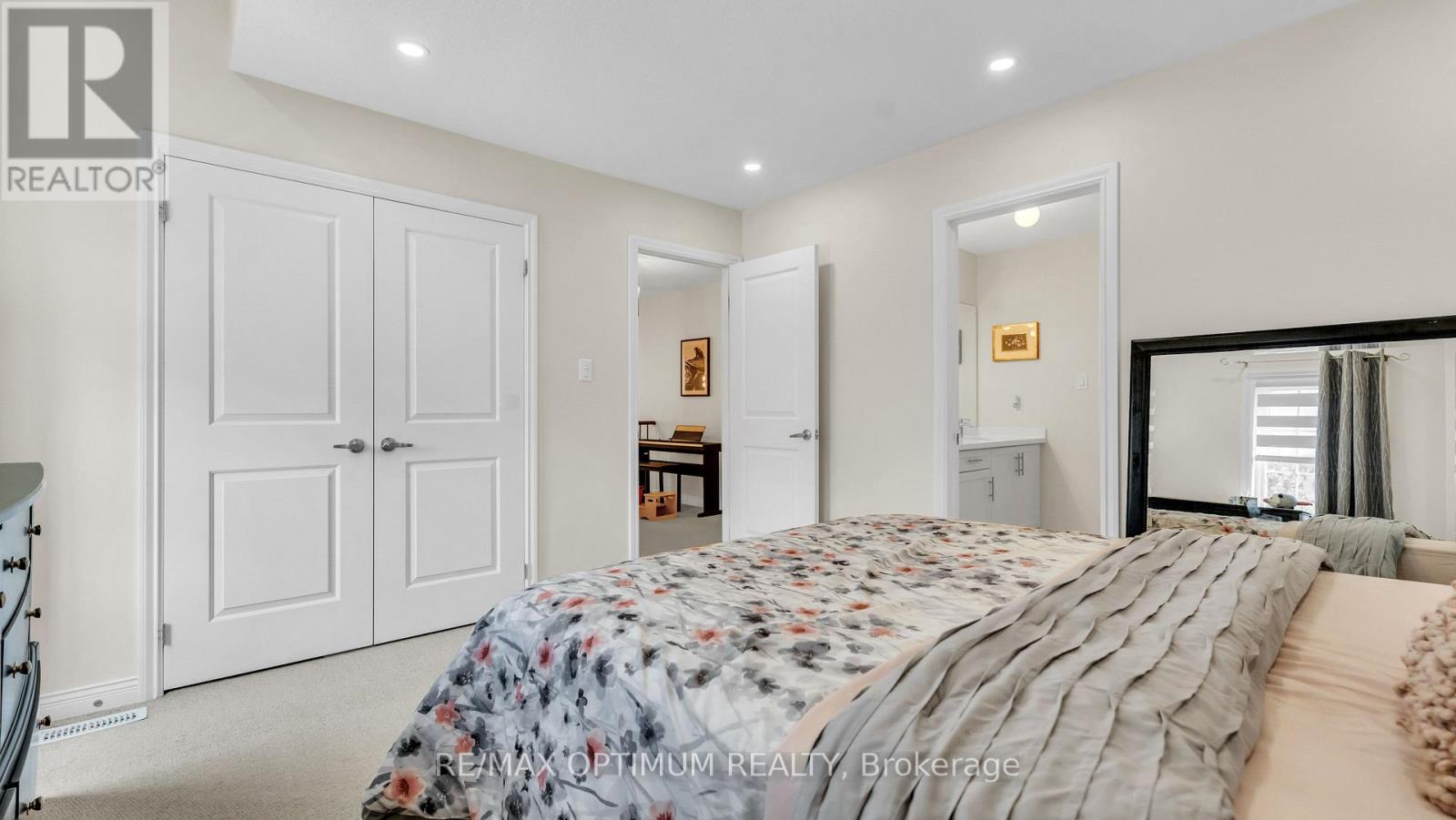 37 Island Grove Property Photo 32