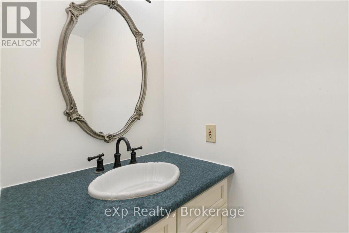 2039 Blacklock Street Property Photo 23