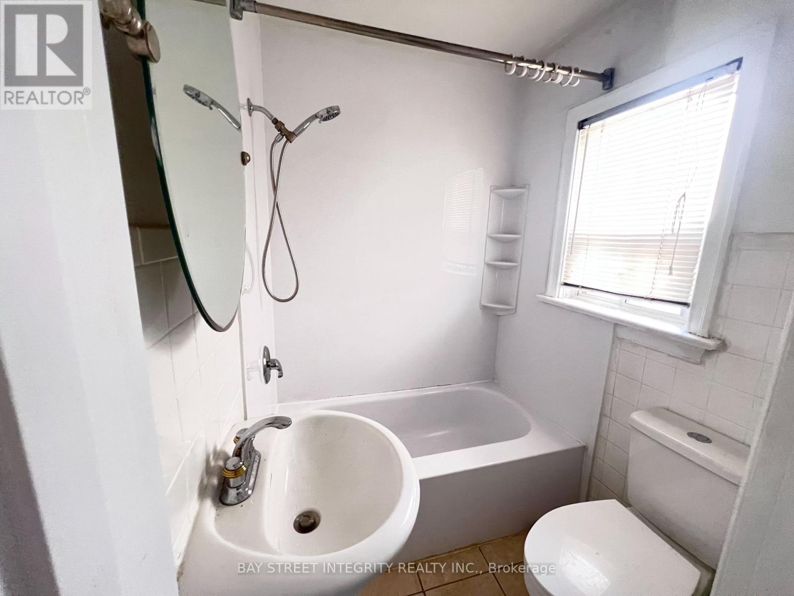 970 Briar Hill Avenue Property Photo 7
