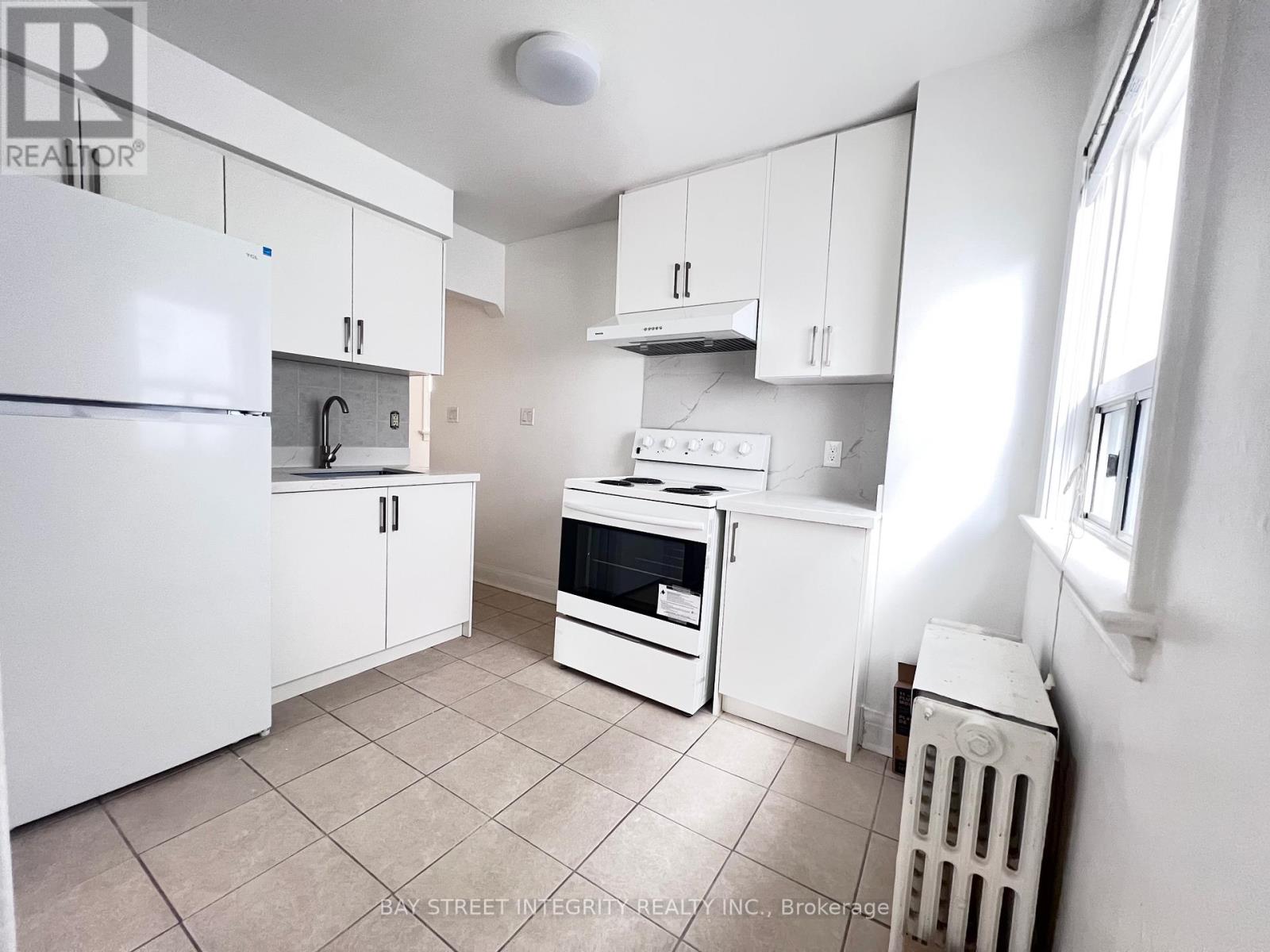 970 Briar Hill Avenue Property Photo 8