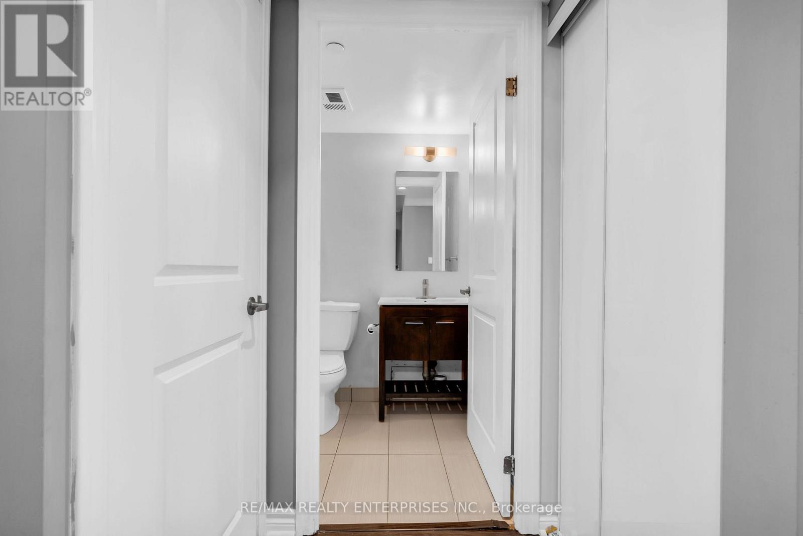 522 - 80 Esther Lorrie Drive Property Photo 14