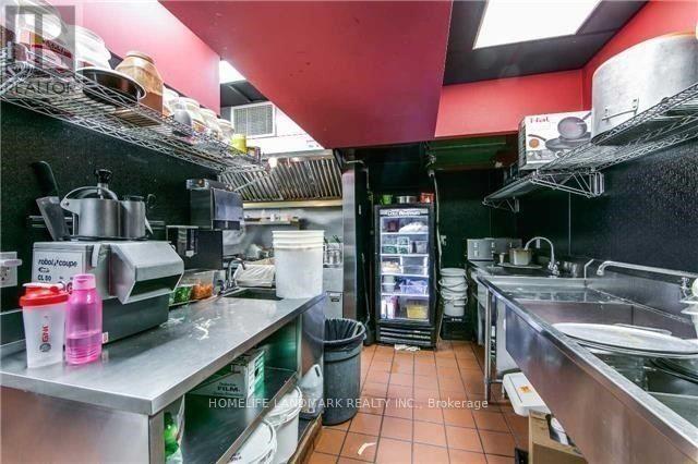 2400 Bloor Street W Property Photo 5
