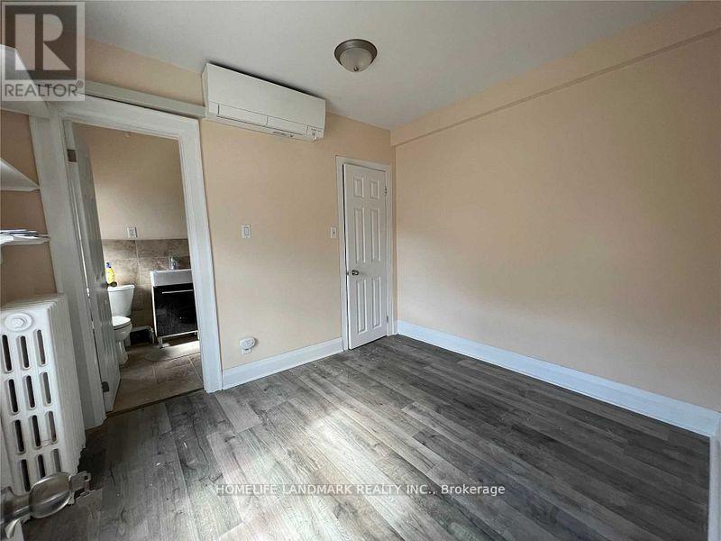 2400 Bloor Street W Property Photo 16
