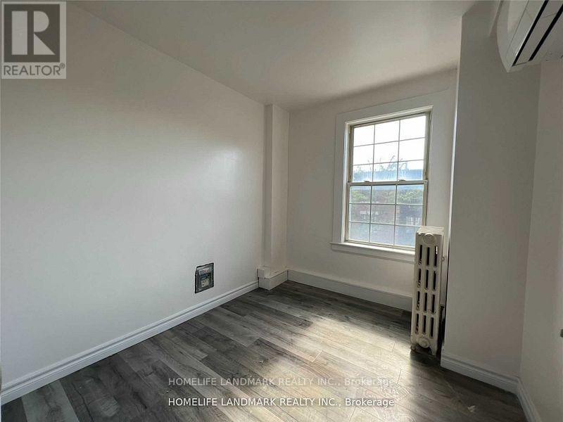 2400 Bloor Street W Property Photo 22