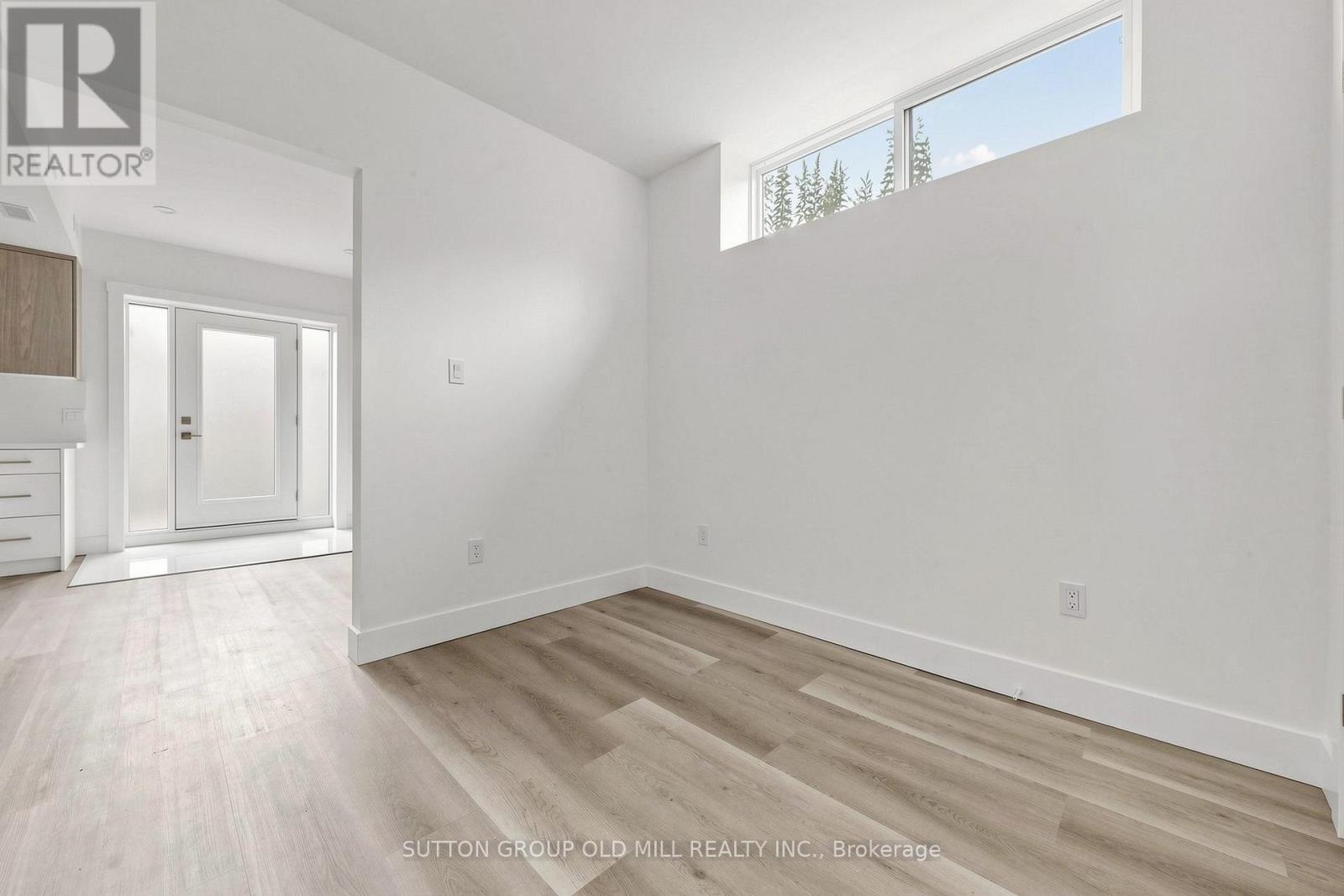 1 - 1925 Lawrence Avenue W Property Photo 18