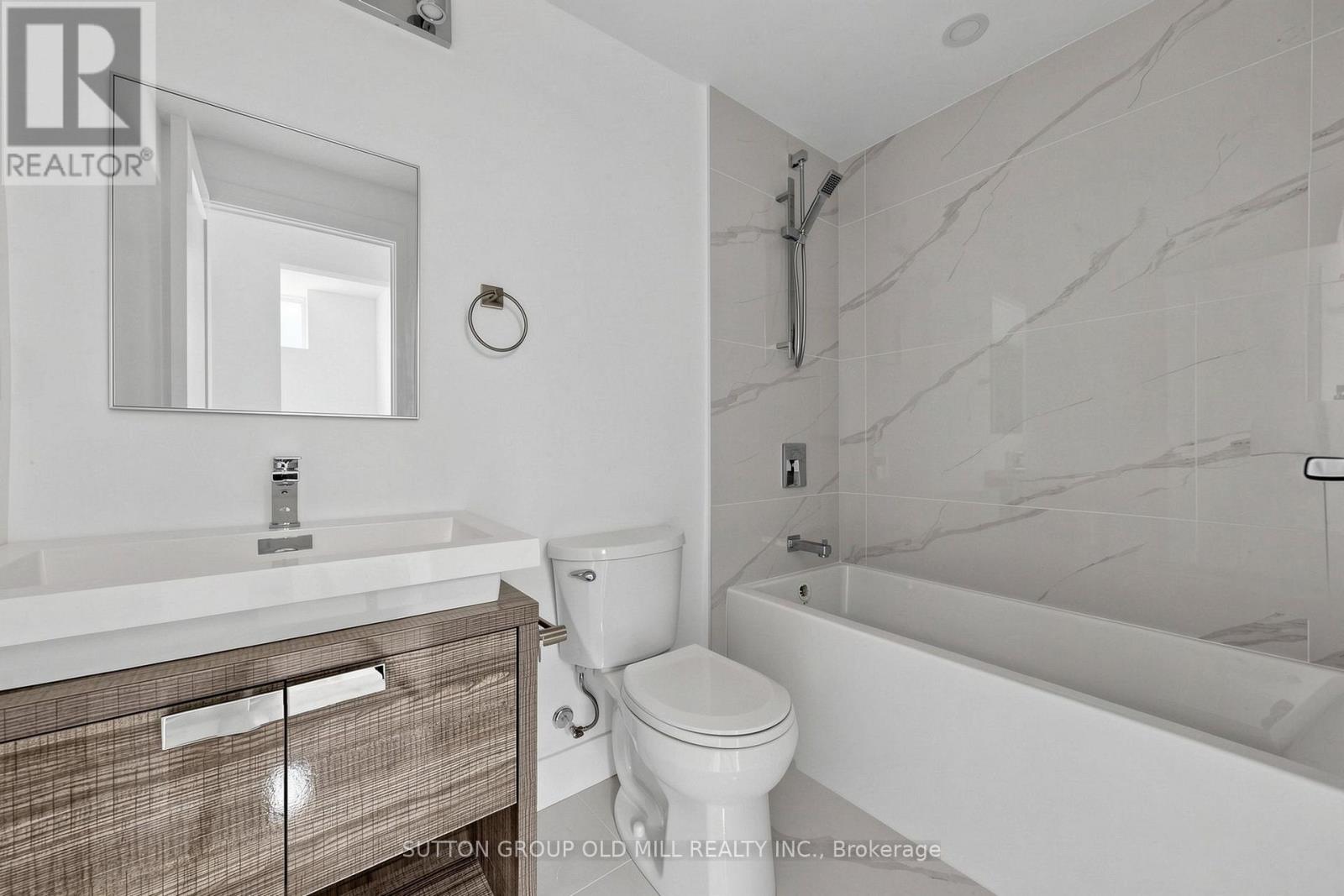 1 - 1925 Lawrence Avenue W Property Photo 21