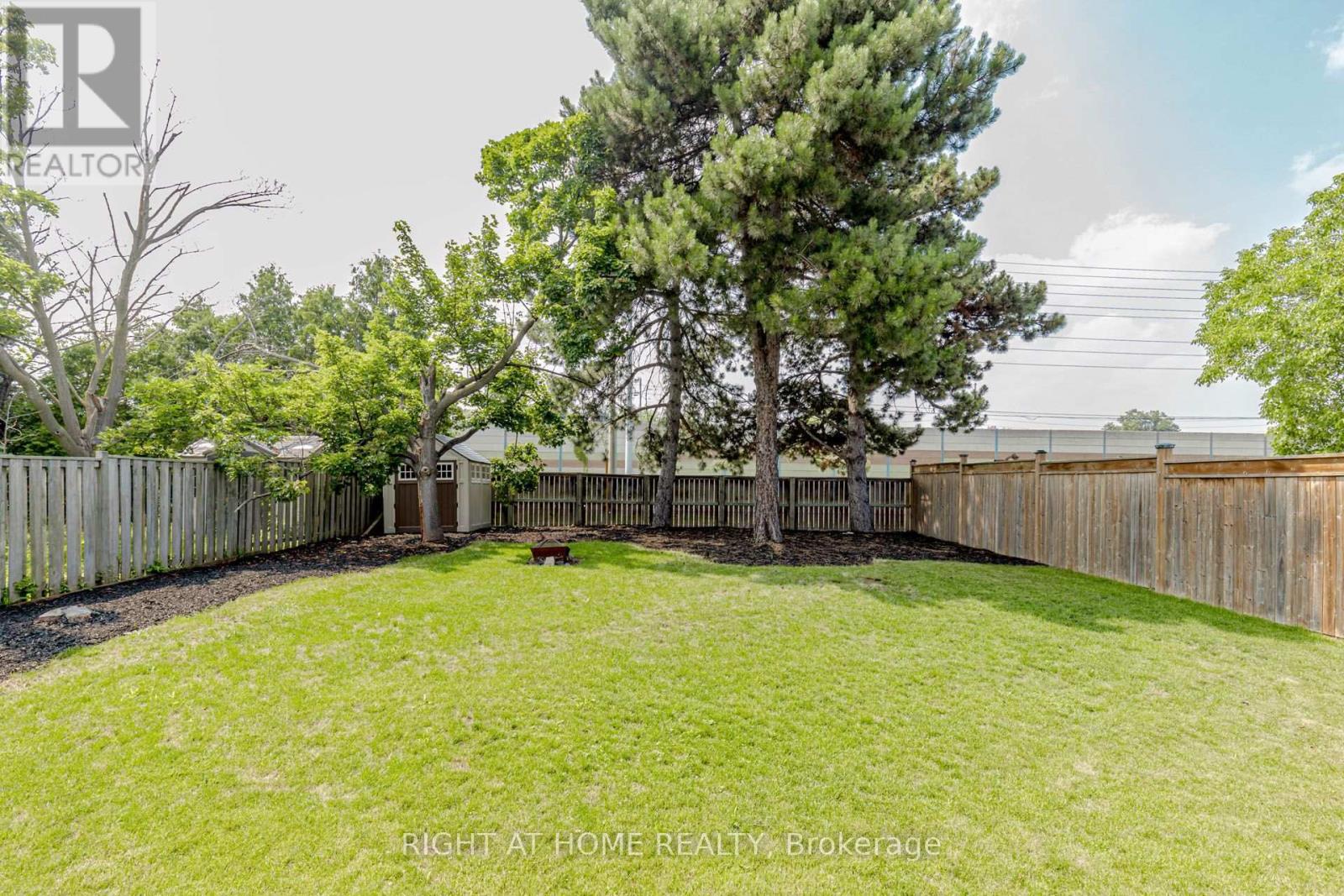 1073 Mesa Crescent Property Photo 3