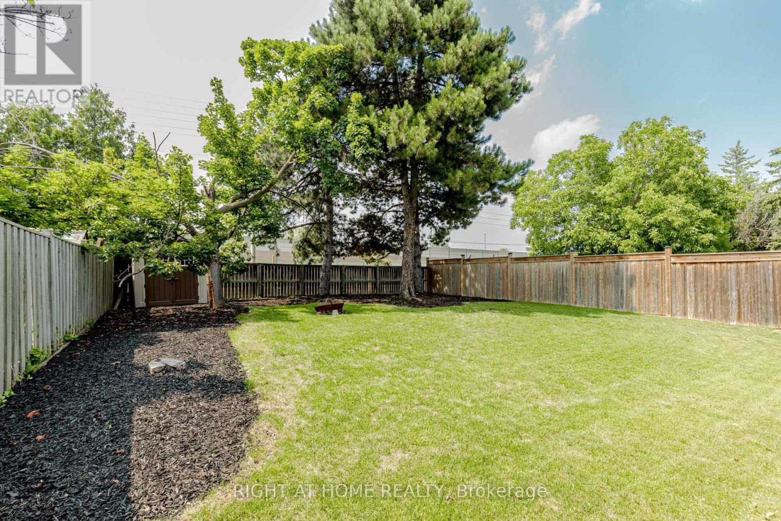 1073 Mesa Crescent Property Photo 6