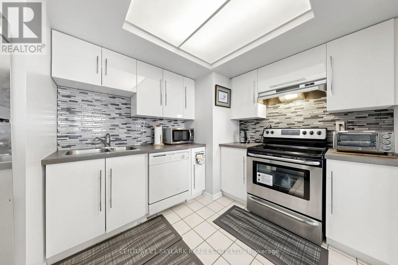 1611 - 4460 Tucana Court Property Photo 16