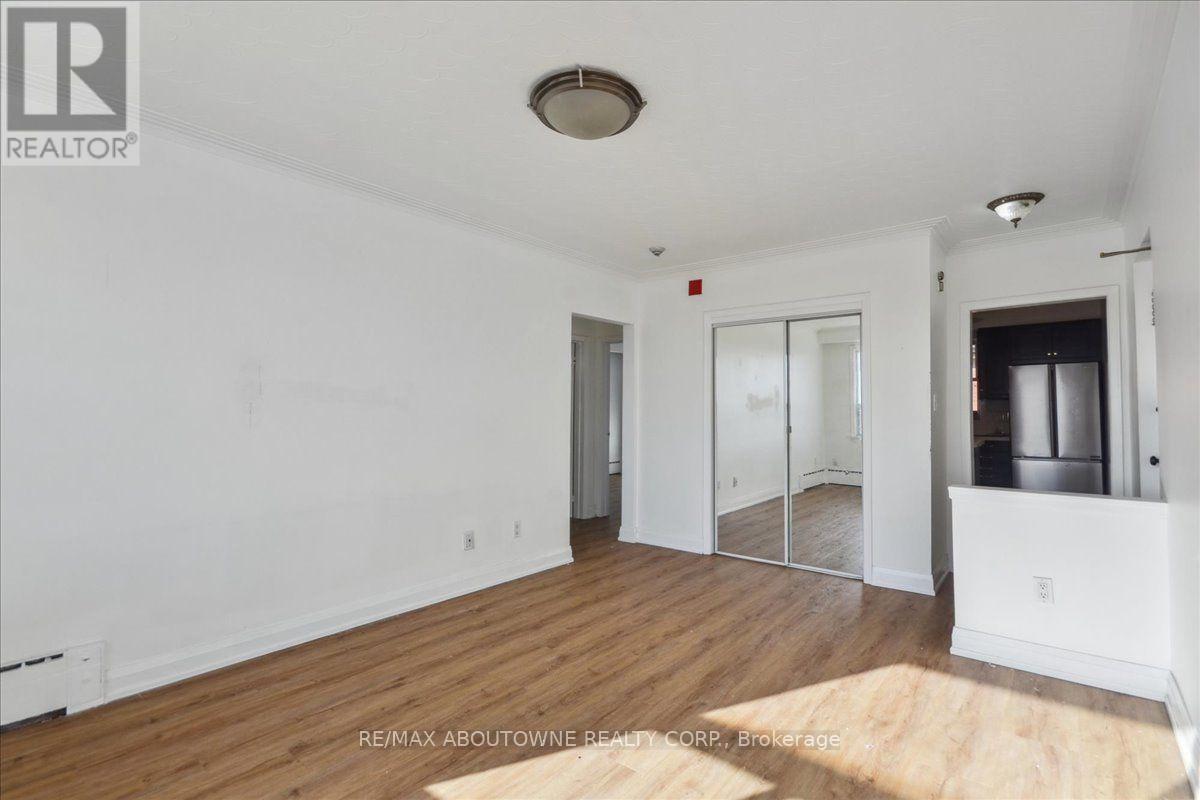 6 - 2 Wesley Street Property Photo 9