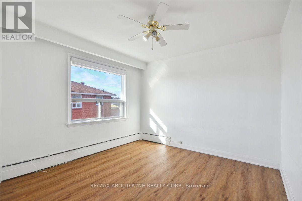 6 - 2 Wesley Street Property Photo 17