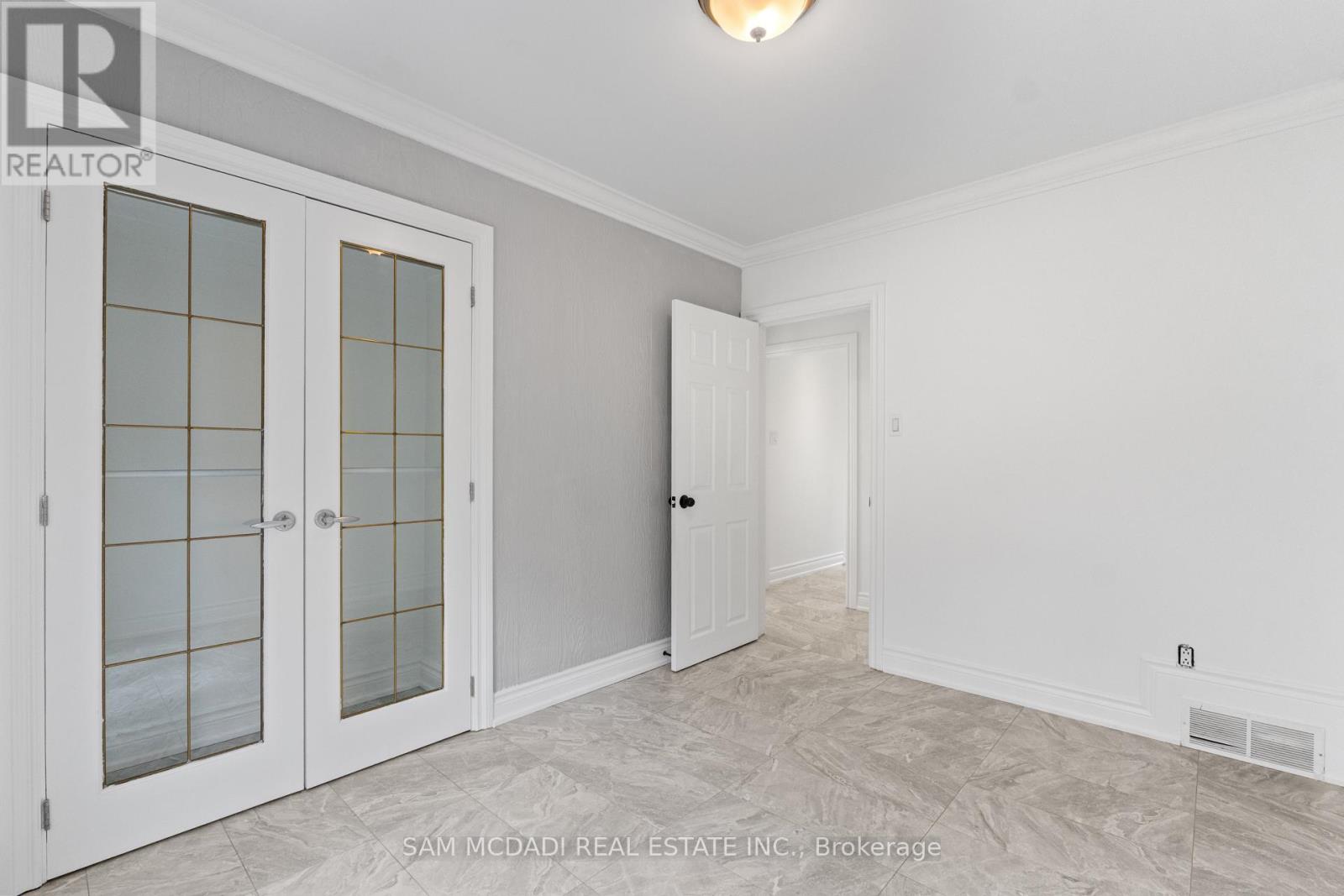 927 Ingersoll Court Property Photo 8