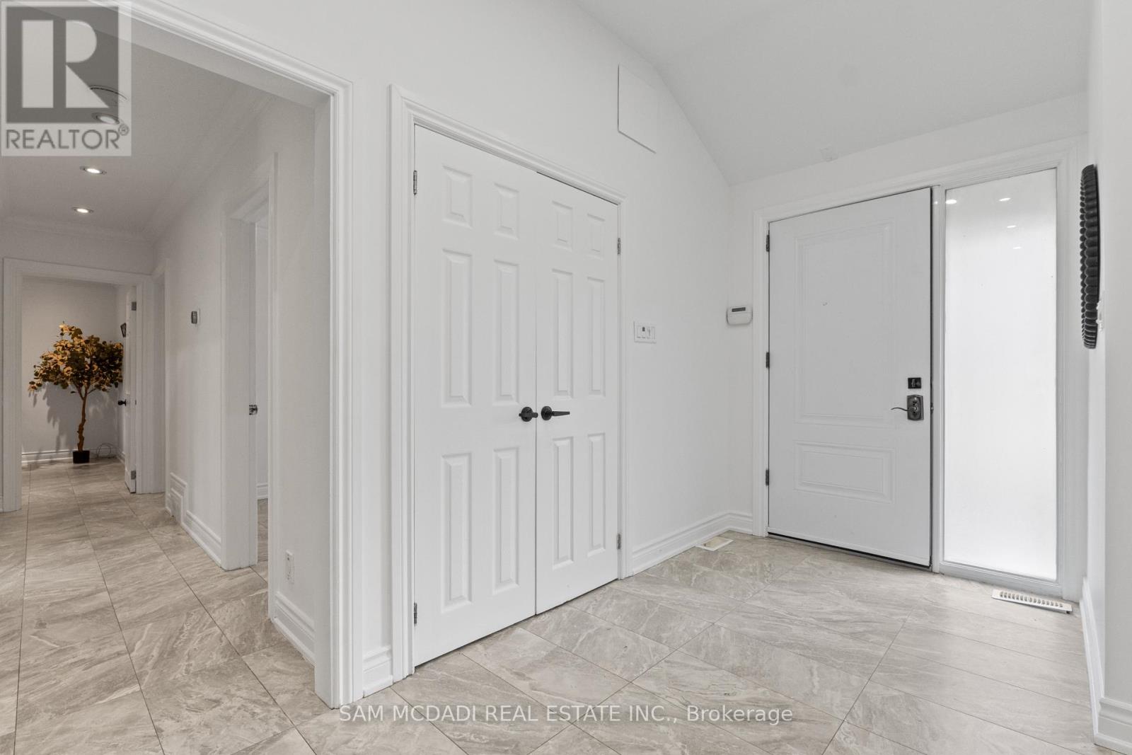 927 Ingersoll Court Property Photo 16