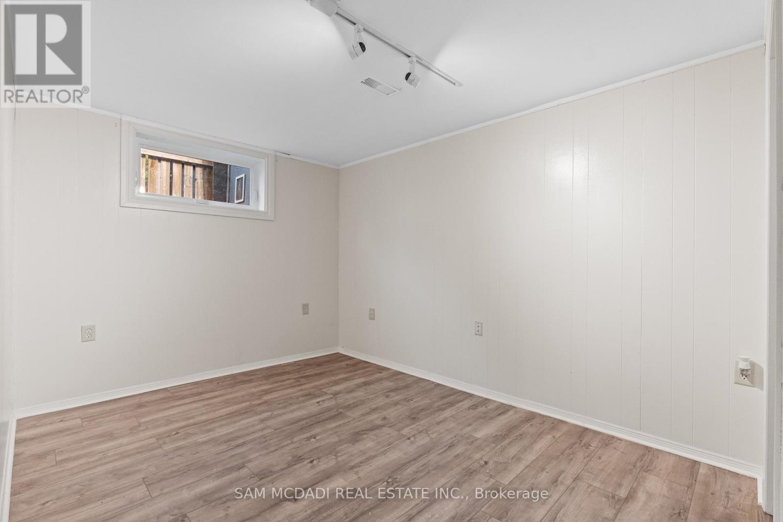 927 Ingersoll Court Property Photo 24