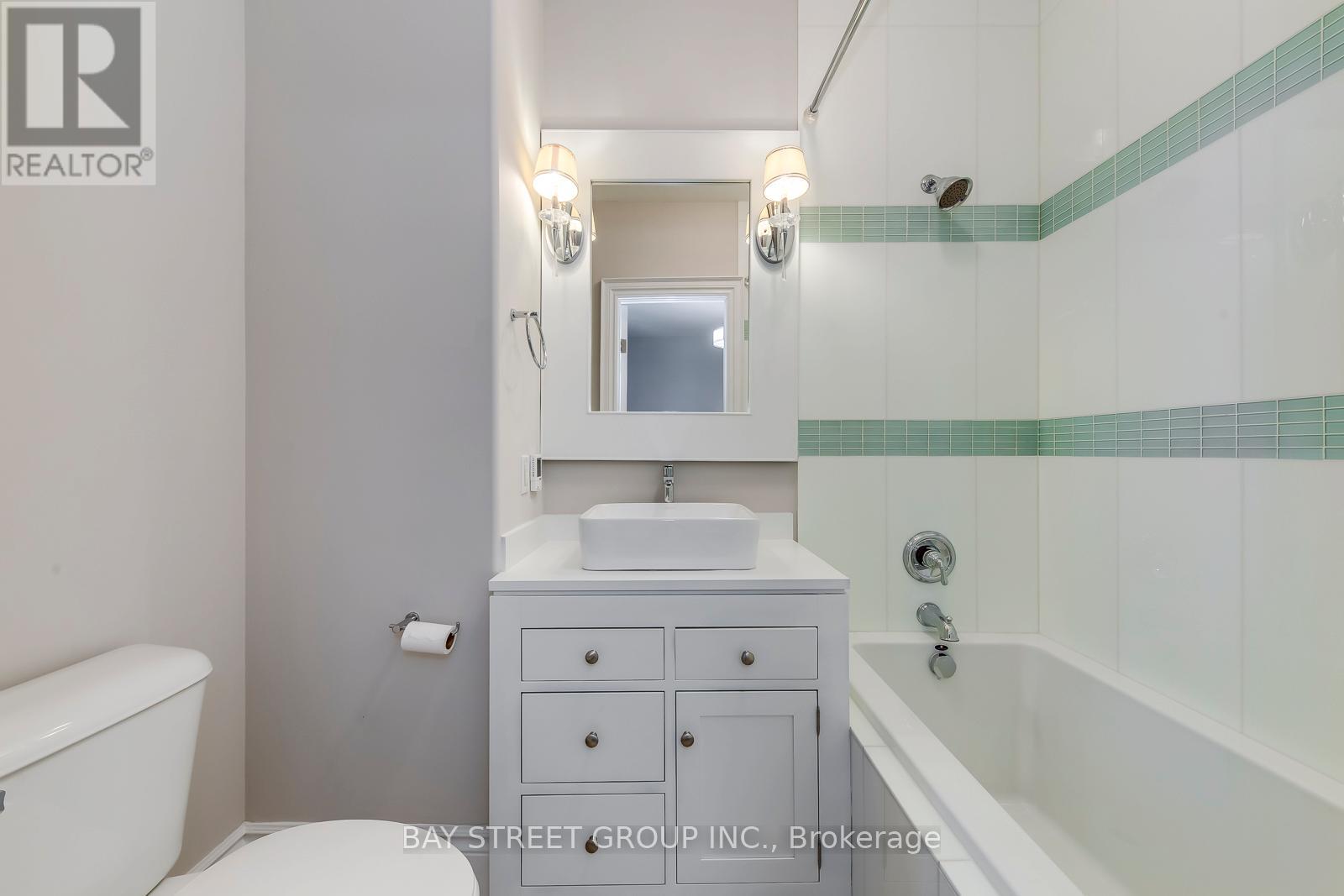 452 Avon Crescent Property Photo 40