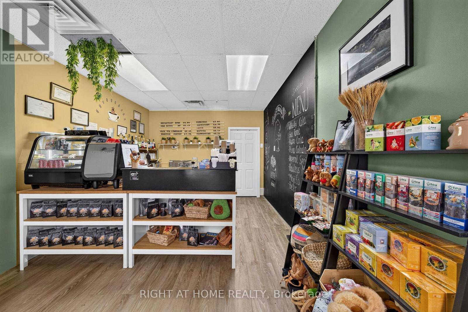 105 - 2323 Bloor Street W Property Photo 4