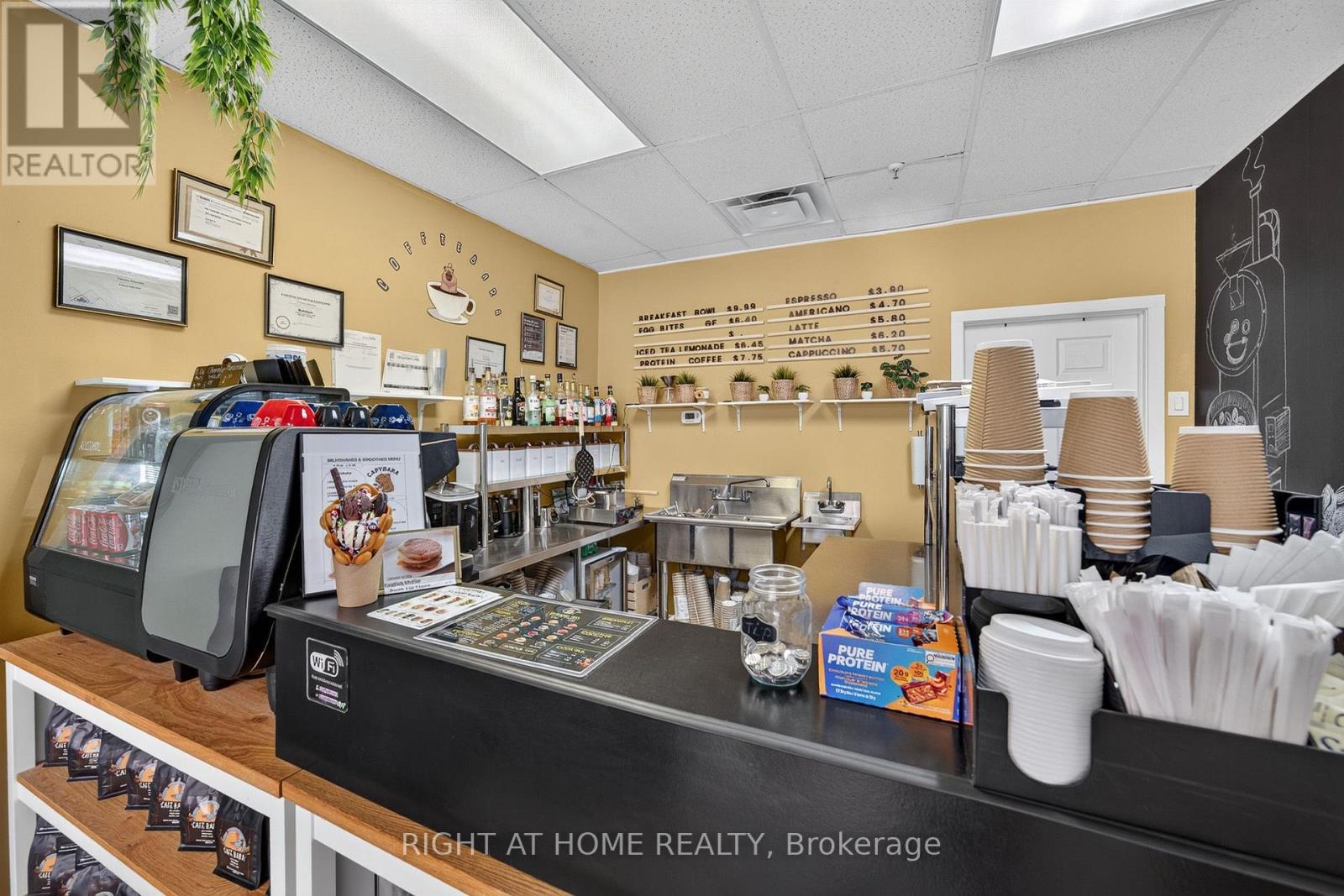 105 - 2323 Bloor Street W Property Photo 6