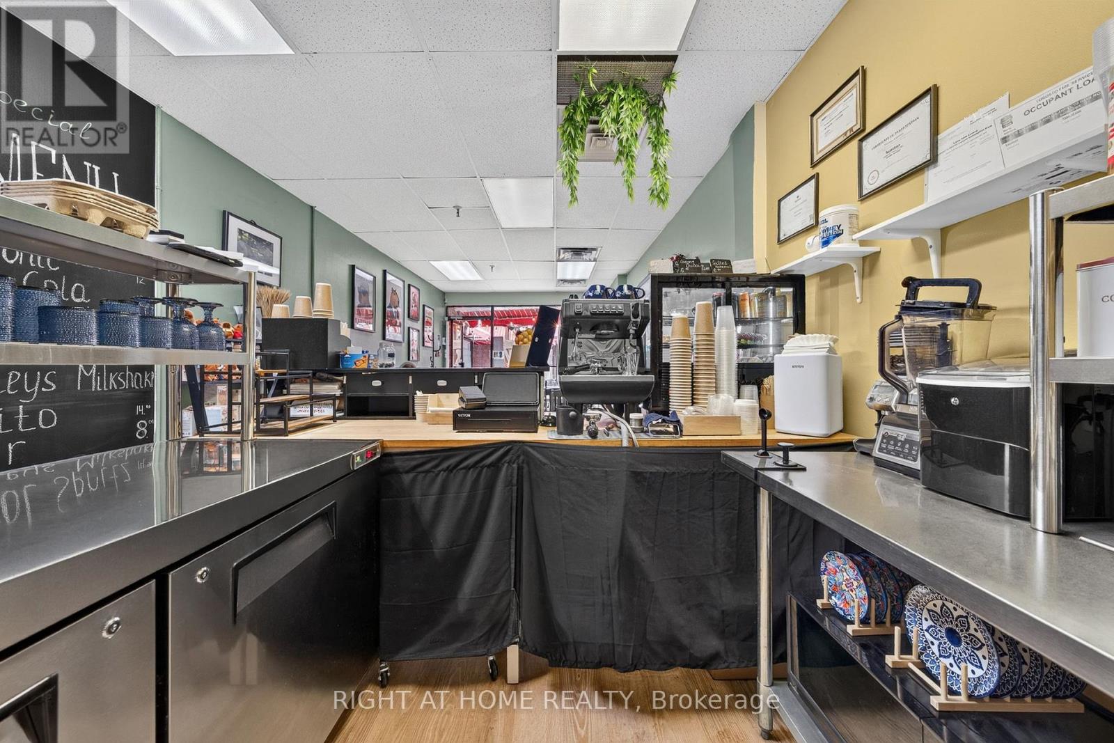 105 - 2323 Bloor Street W Property Photo 8