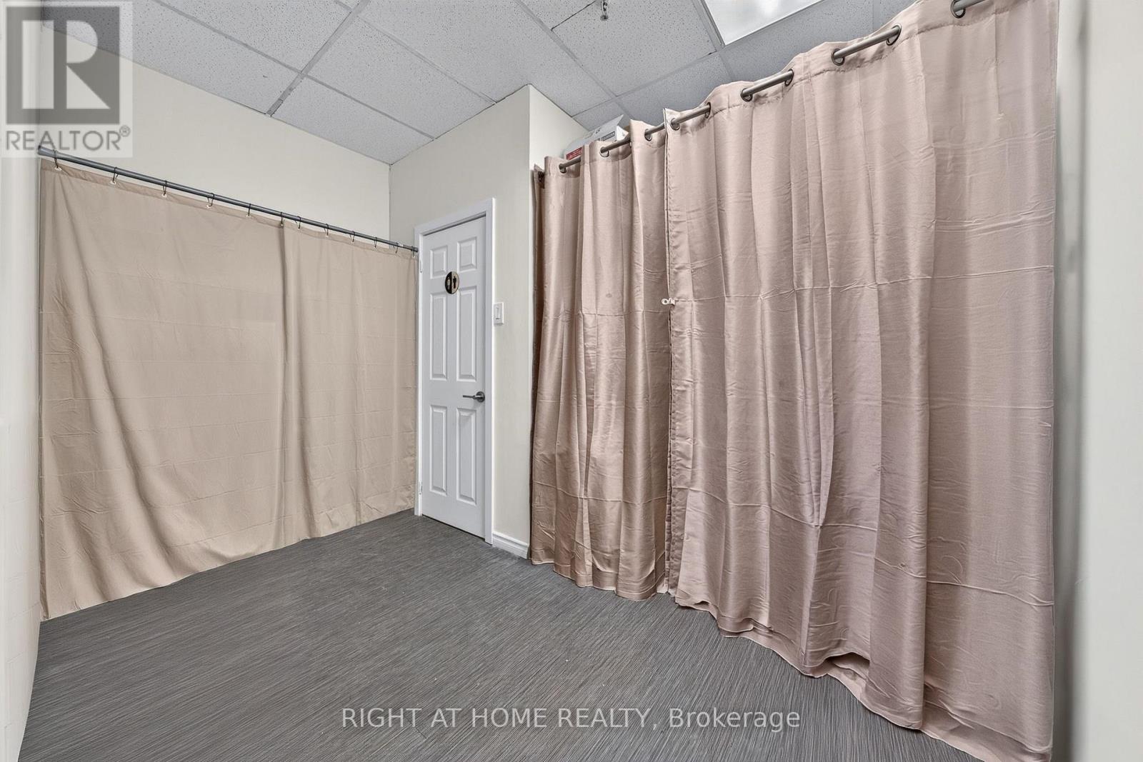 105 - 2323 Bloor Street W Property Photo 11