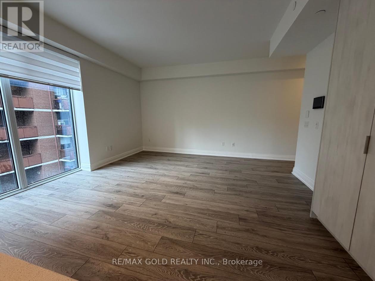 318 - 21 Park Street E Property Photo 8