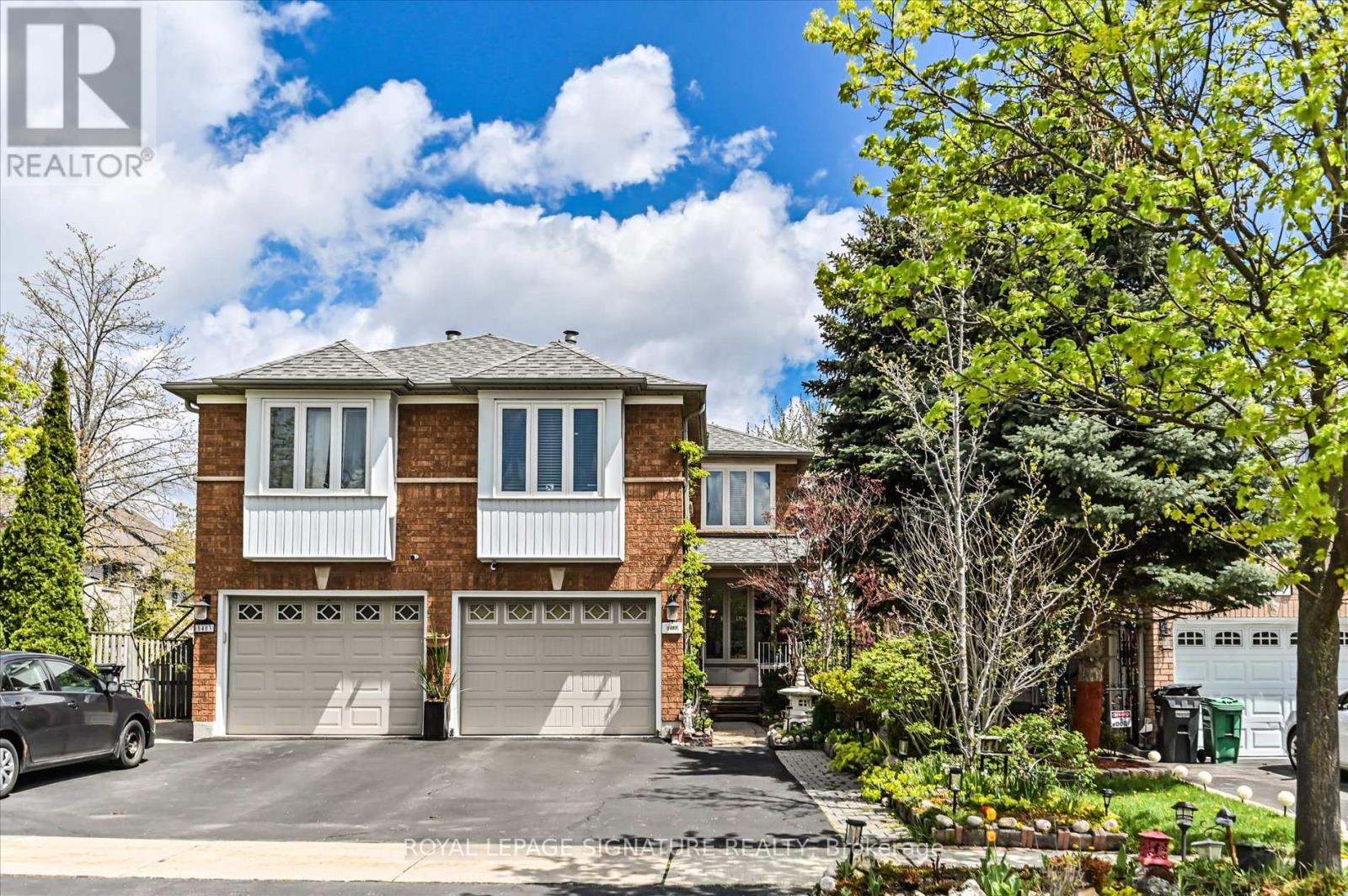 5481 Palmerston Crescent Property Photo 1