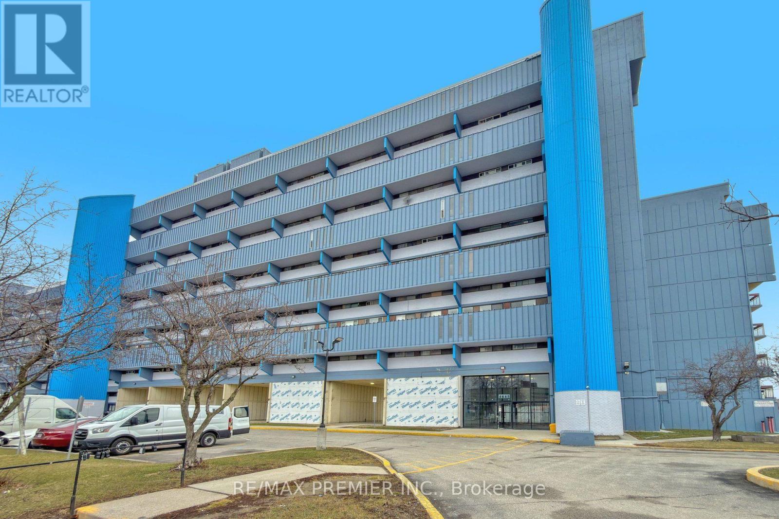 428 - 4645 Jane Street Property Photo 2