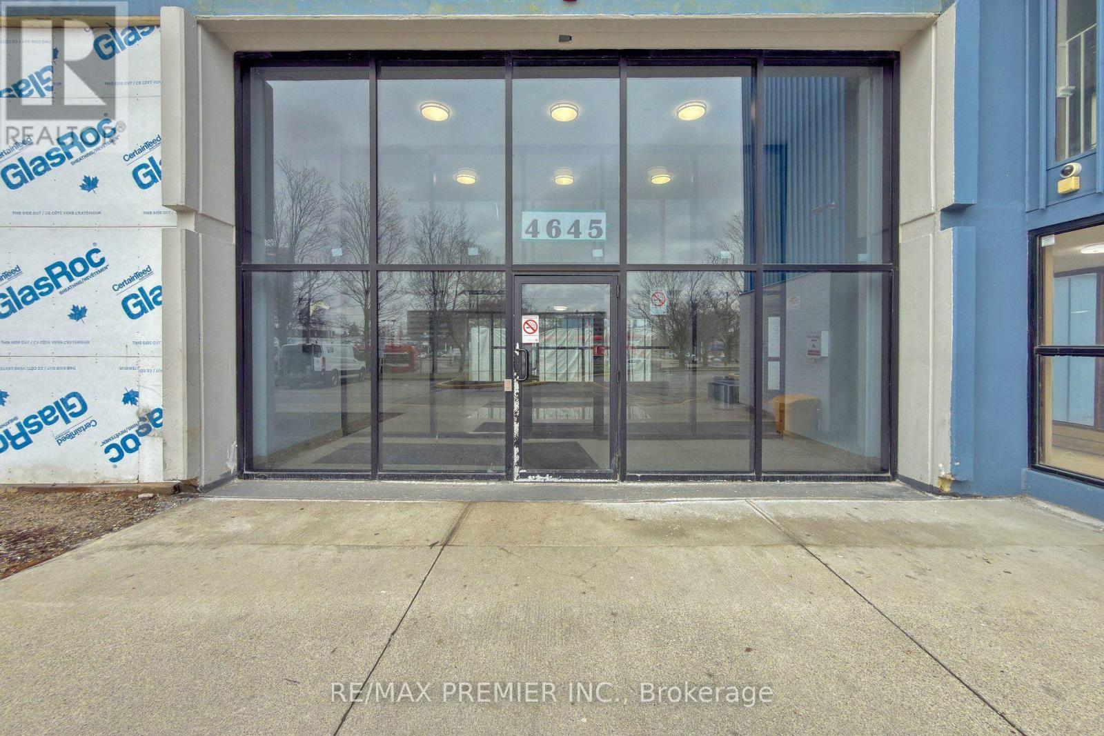 428 - 4645 Jane Street Property Photo 3