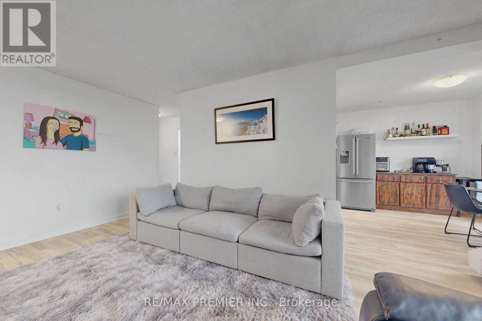 428 - 4645 Jane Street Property Photo 7
